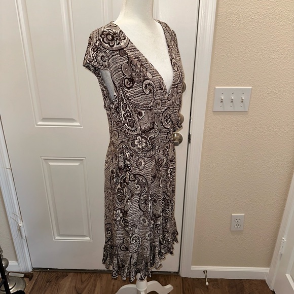 Glamour Deep V Neckline Cap Sleeve Brown / White Paisley Print Dress Size 14 - Picture 5 of 12